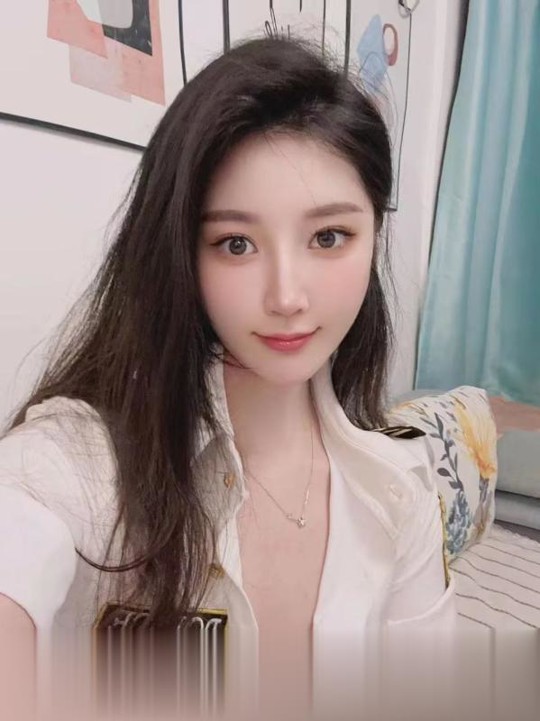 广东-深圳性感黑丝制服肤白悠悠老师-1.jpg